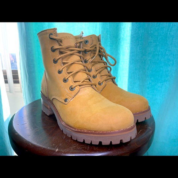Skechers Shoes - Boot. Tall ankle-height lace-up casual boot